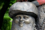 Памятник грибам с глазами установили в Рязани 